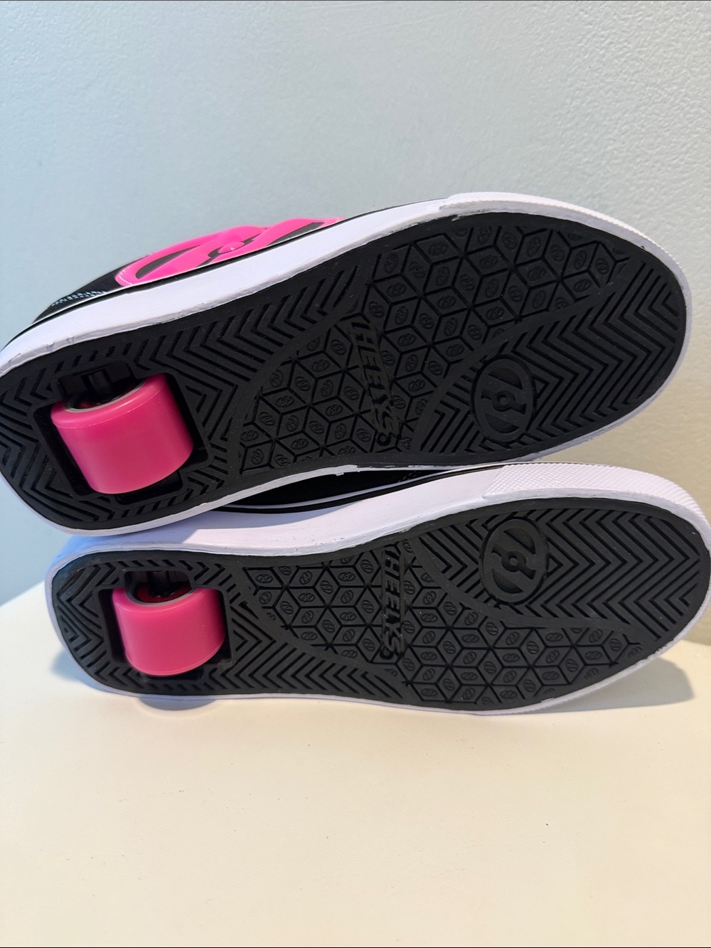 Heelys Pro 20 LG Nova Black and Pink Low-Top Skate Shoes, Size Y3 NWOT - Picture 4 of 5